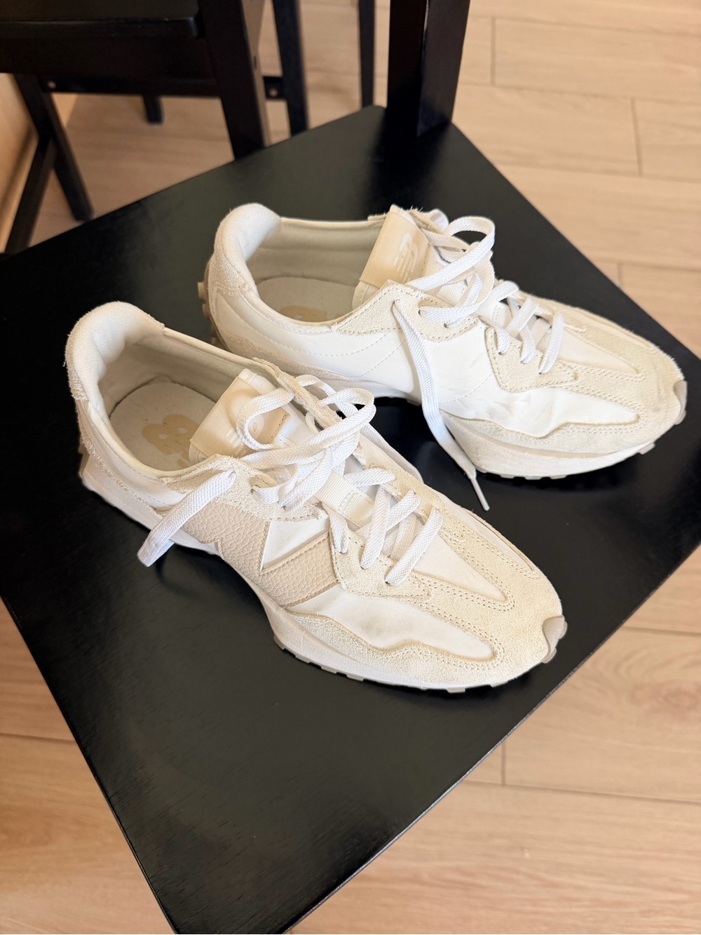 New Balance 327